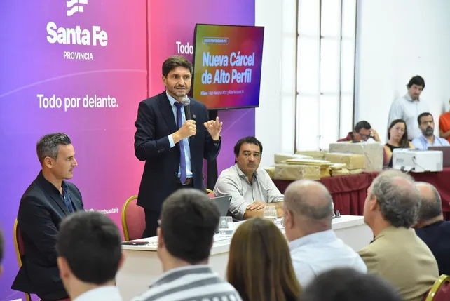Con la mejora en seguridad, Pullaro lidera la intención de voto para las convencionales